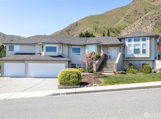 740 Castle Heights Dr, Wenatchee, WA 98801
