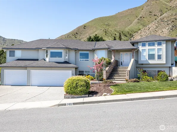 740 Castle Heights Drive, Wenatchee, WA 98801
