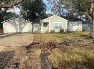 2730 Berry Ave, Groves, TX 77619