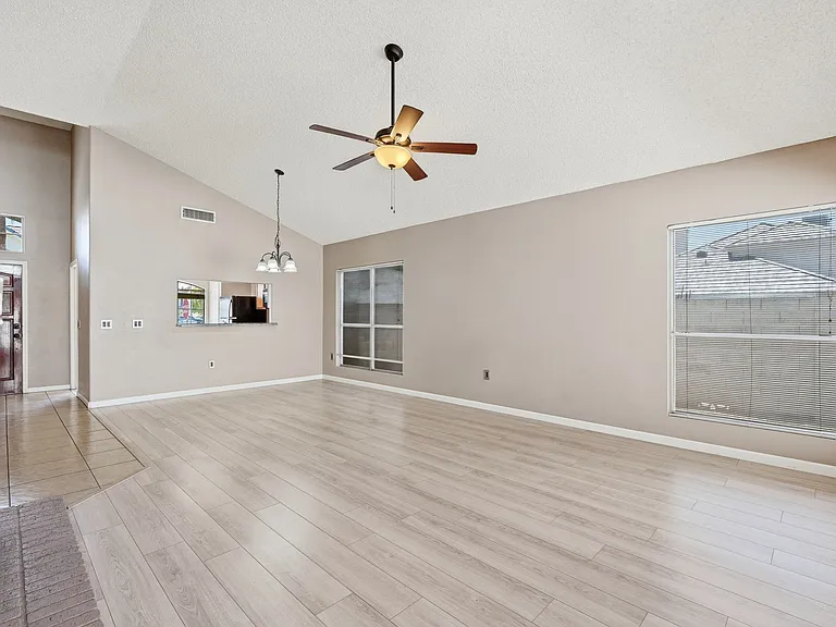 1146 N Granada Dr — Photo 16