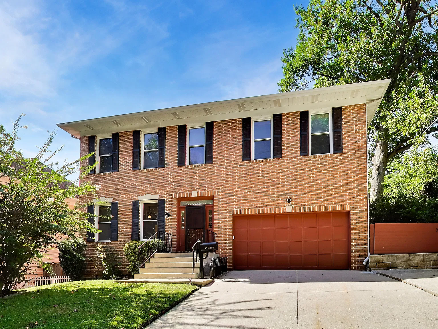 4 bed, 3.5 bath, 3932 sqft, $3,800 — Photo 2
