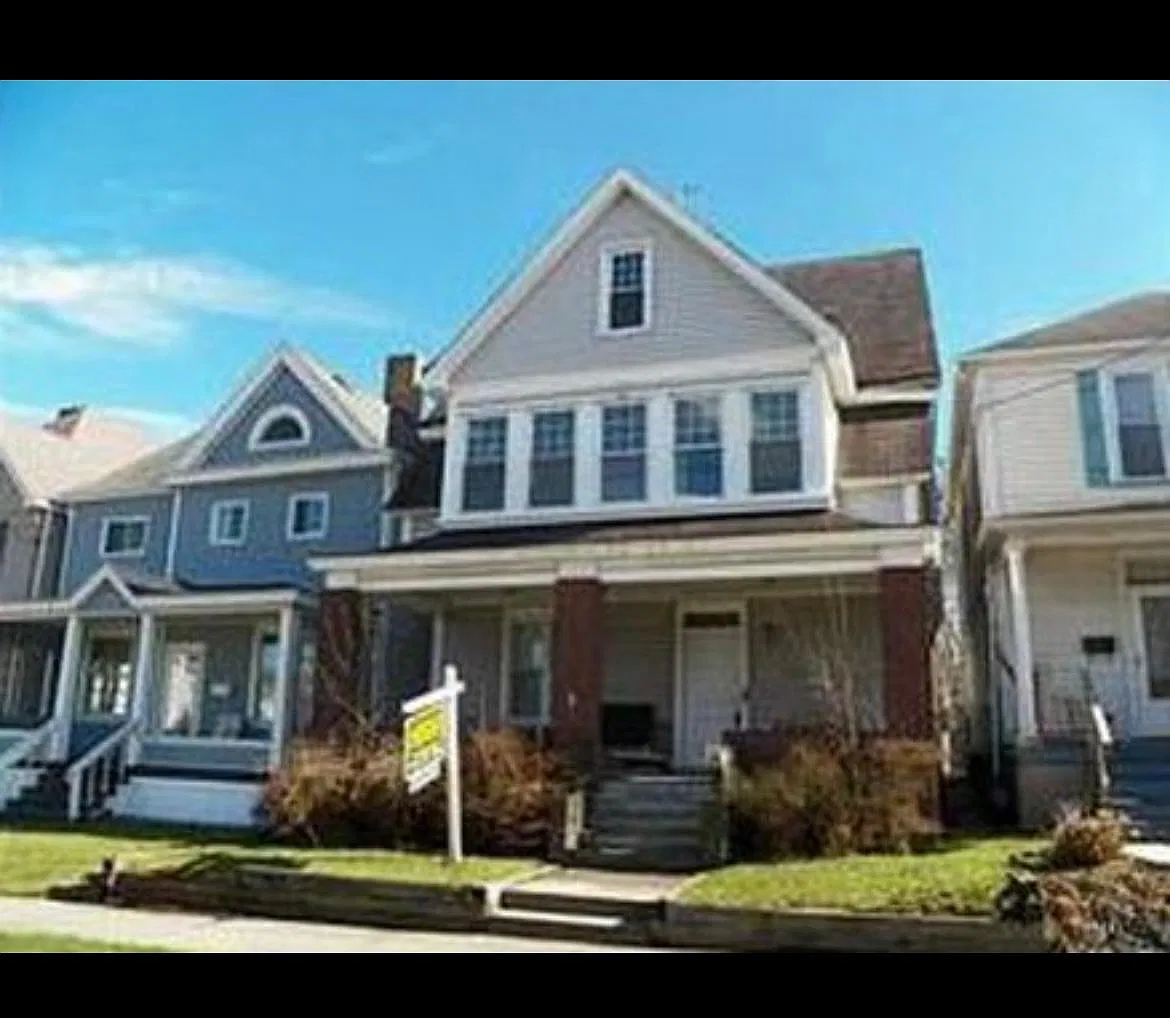 198 Franklin Ave — Photo 1