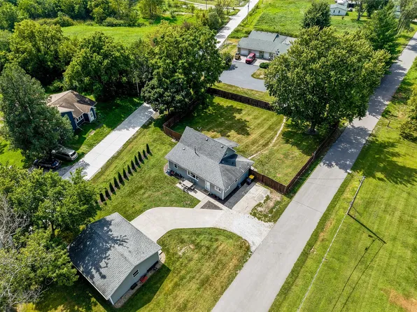 627 Graham St, Dexter, IA 50070