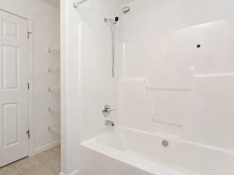 Master Bathroom Shower/Tub, Shelves