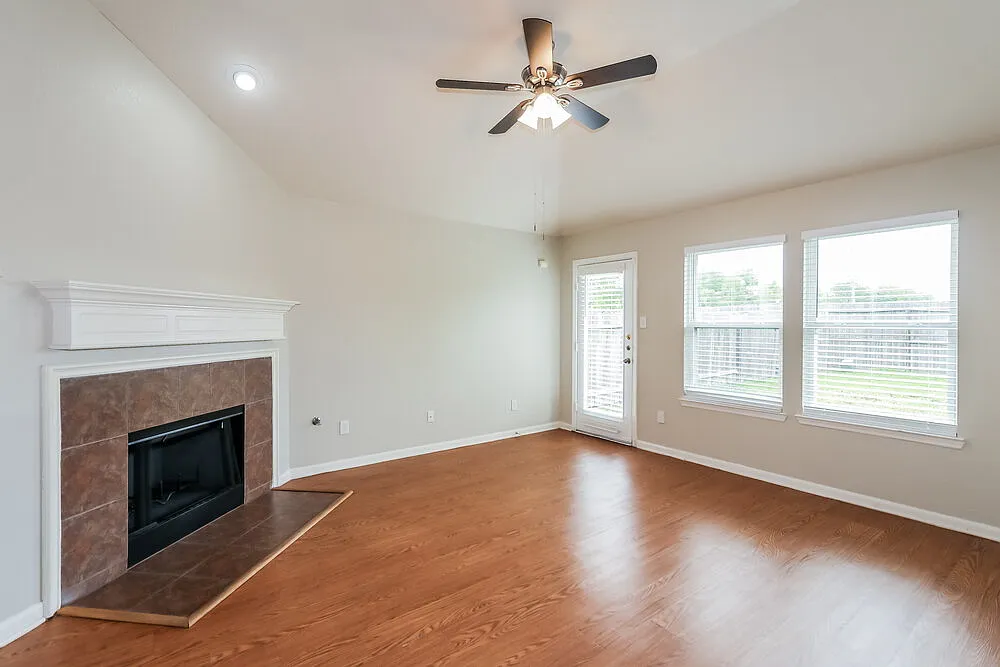 3 bed, 2.0 bath, 1492 sqft, $1,825 — Photo 4