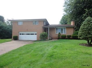 915 Club Dr, Johnstown, PA