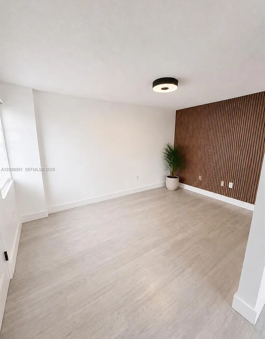 Lawrence Estate East Addn — Photo 3