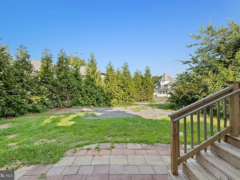 118 Turner St — Photo 44