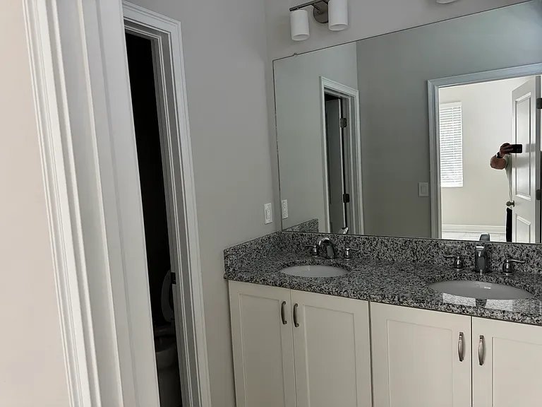 2531 W Walnut St — Photo 12