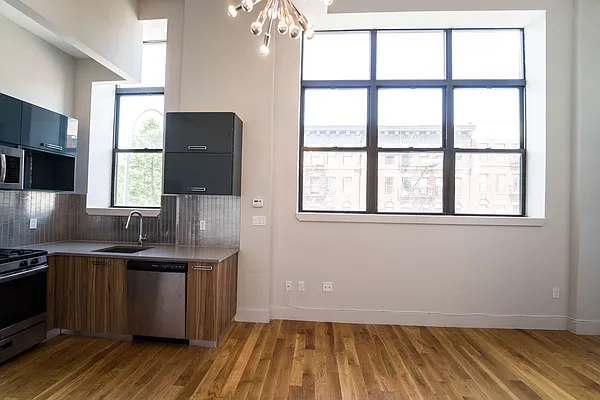 Rented by Manhattan Management LLC | media 1