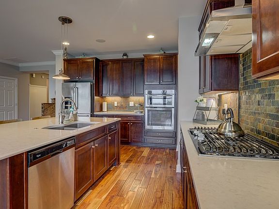 4th image of 568 Ravensridge Ct