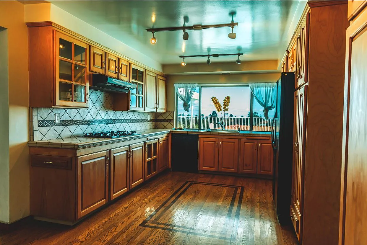 6 bed, 3604 sqft, $15,500 — Photo 4