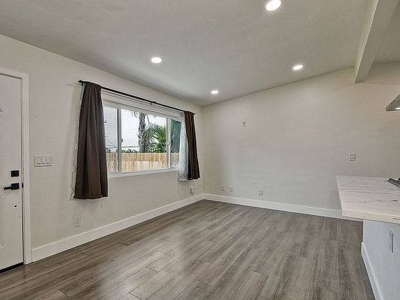 5th image of 476 Palm Dr