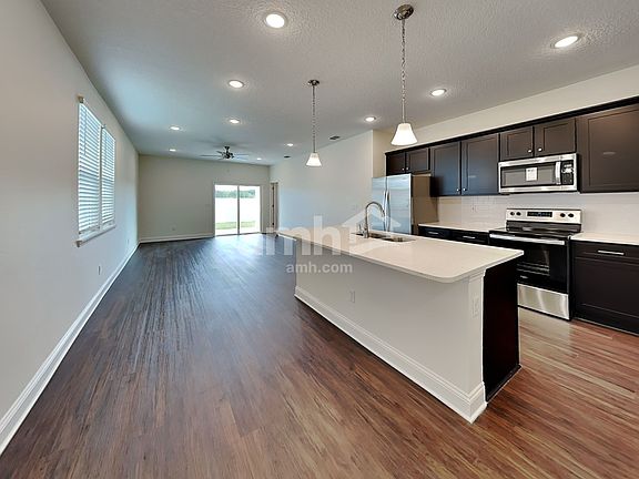 3rd image of 146 Elcano Ln