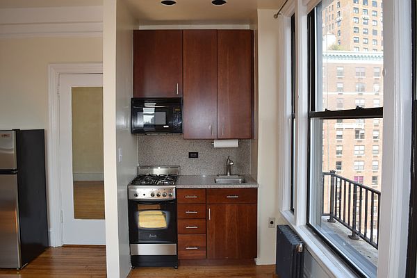170 West 74th Street #1103 in Upper West Side, Manhattan | StreetEasy