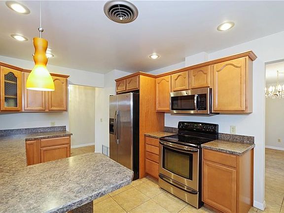 4th image of 379 N Park Ave