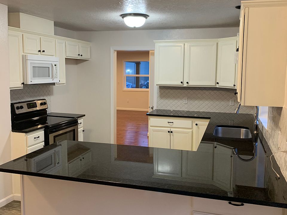 1st image of 3806 NE 65th St
