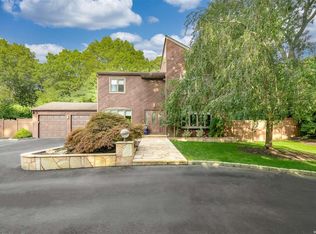 17 Lower Rd, Smithtown, NY 11787