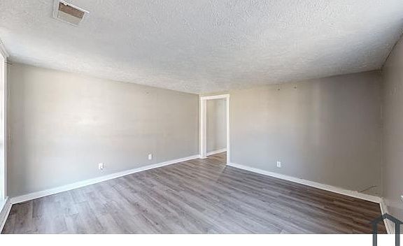 5th image of 3720 Parker Ave