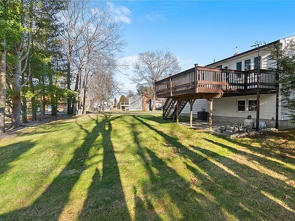 3rd image of 32 Freedom Ct