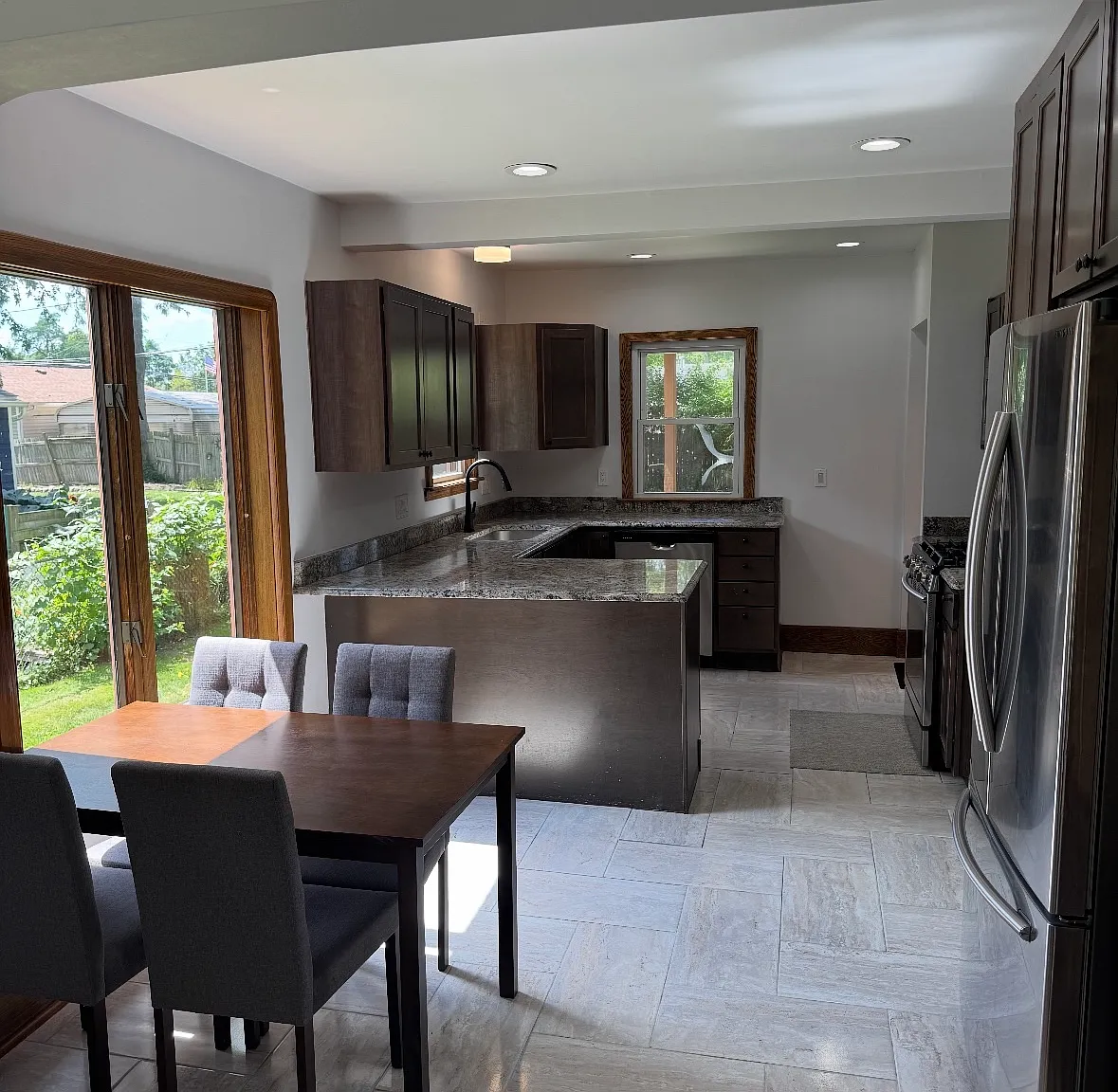 3 bed, 2051 sqft, $2,600 — Photo 2