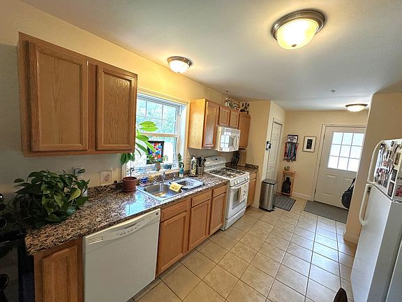 4th image of 155 Plattsburg Ave APT 6B