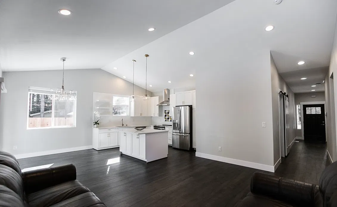 3 bed, 1297 sqft, $2,600 — Photo 3