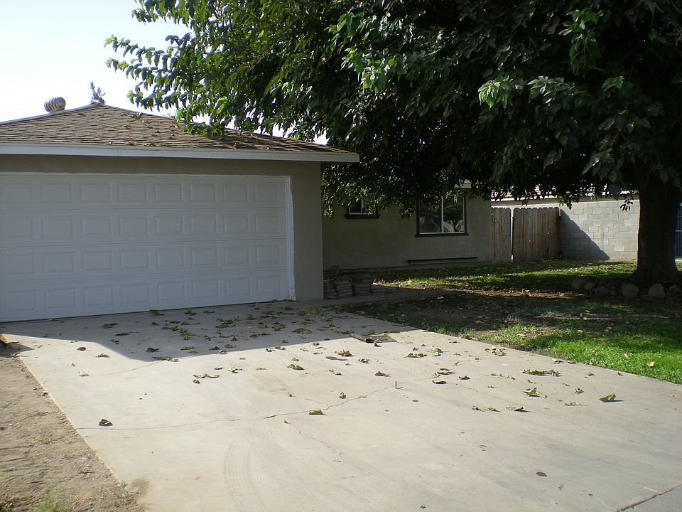 Deodar/garage & yard