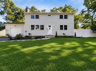 159 Pauls Path, Coram, NY 11727
