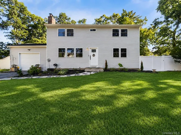 159 Pauls Path, Coram, NY 11727