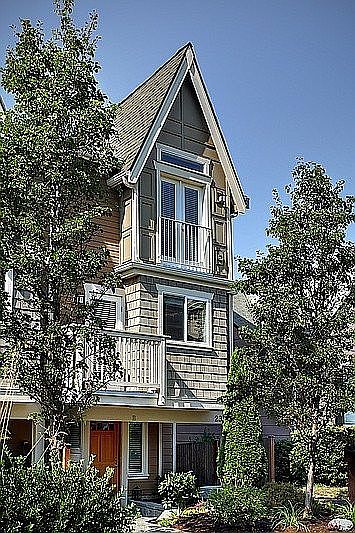 1st image of 2337B Yale Ave E