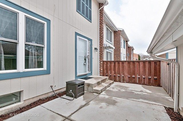 1st image of 244 Oakwood Ln