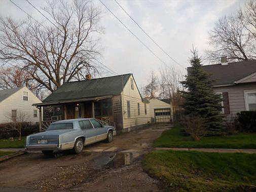2nd image of 2123 Savoy Ave