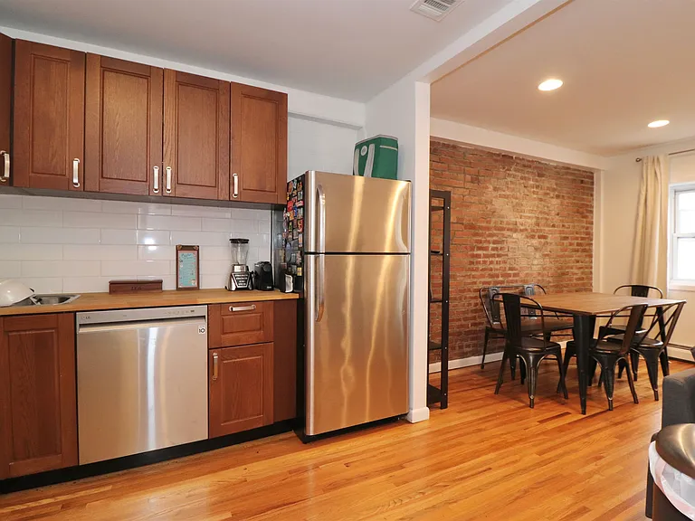 206 Beacon Ave #2 — Photo 8