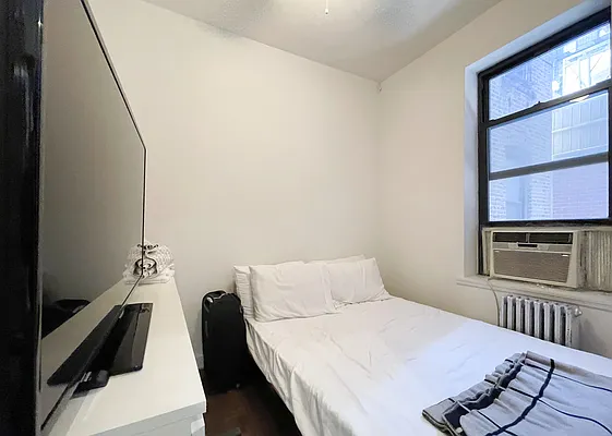 Rented by Kahen Properties | media 10