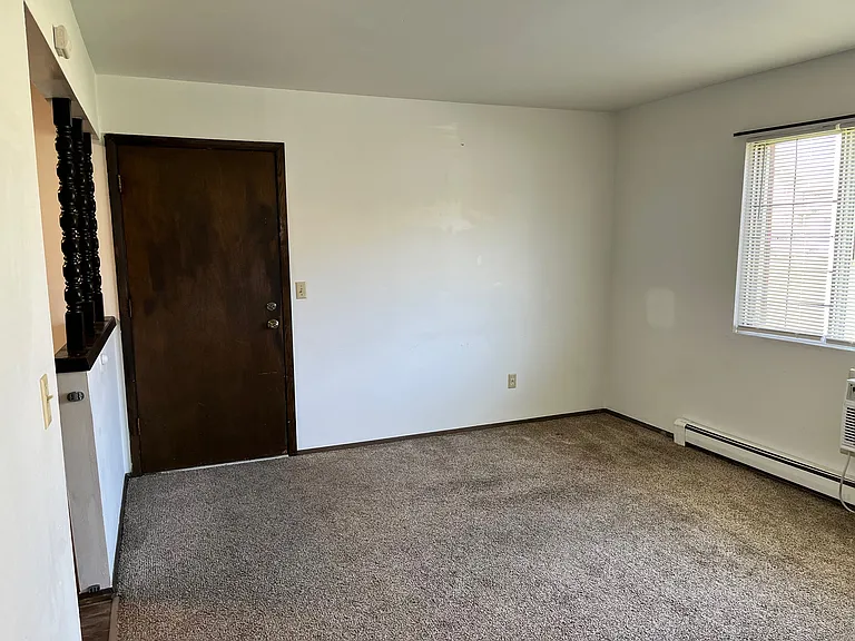 630 E Lincoln Ave — Photo 3