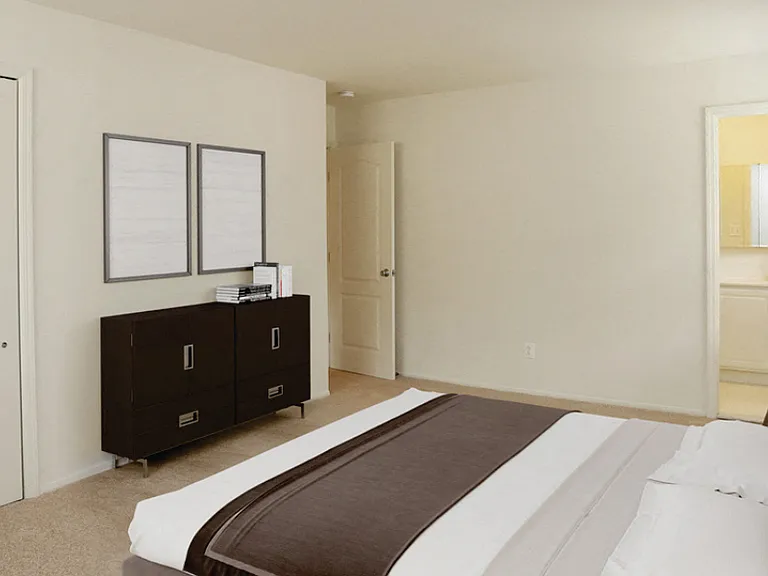 Town and Country Luxury Apartments — Photo 6