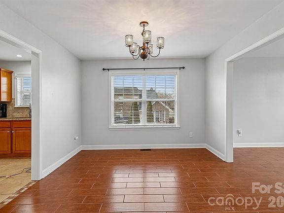 5th image of 842 Treva Anne Dr SW