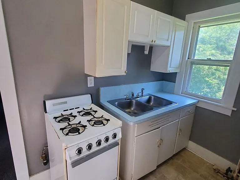 135-137 Garfield Ave - 4 Unit (Ace Property) — Photo 2