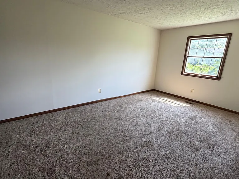 2027 Country Jct #2027 — Photo 11