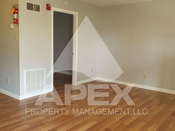 2nd image of 2700 Holbrook Dr APT 9