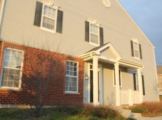 215 Springbrook Trl S, Oswego, IL 60543