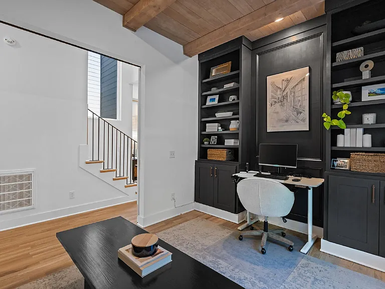 303 Riverside Dr #B — Photo 9