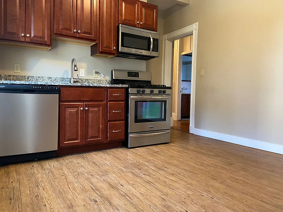 6-8D Sunset St #2