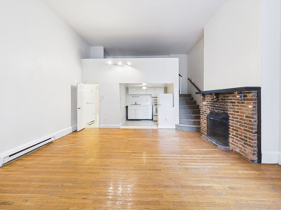 1st image of 904 Spruce St APT 1M