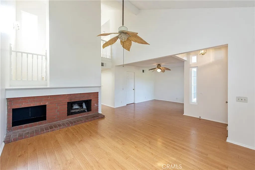2 bed, 2.5 bath, 1447 sqft, $4,300 — Photo 3
