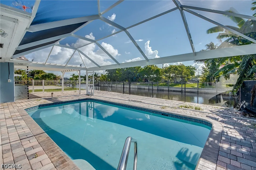 4 bed, 3.0 bath, 1352 sqft, $2,500 — Photo 3