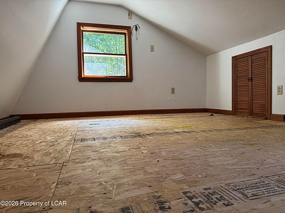 23rd image of 1270 Woodhaven Dr