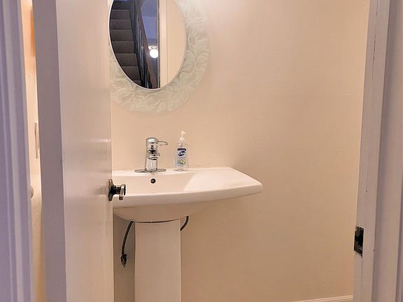 4th image of 125 Connemara Way APT 31