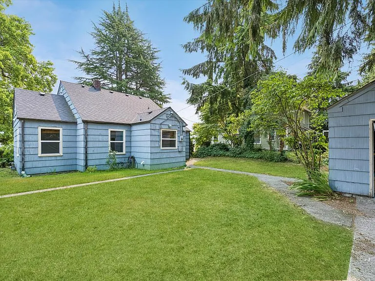 Spacious backyard